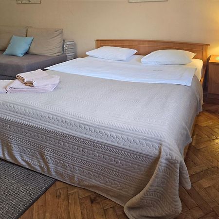 קייב Home Hotel Apartments On Lva Tolstogo מראה חיצוני תמונה