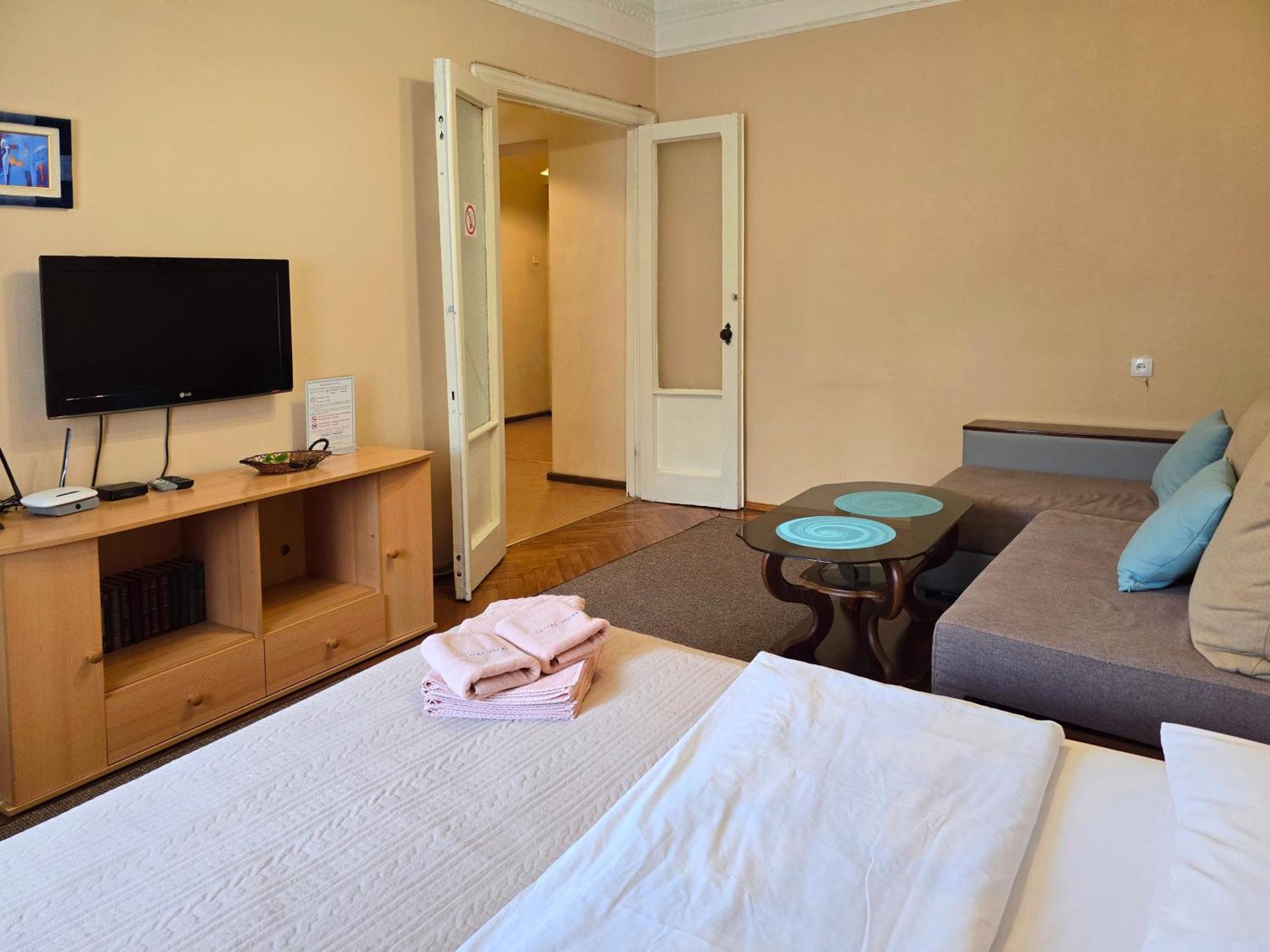 קייב Home Hotel Apartments On Lva Tolstogo מראה חיצוני תמונה