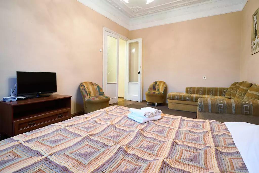 קייב Home Hotel Apartments On Lva Tolstogo מראה חיצוני תמונה